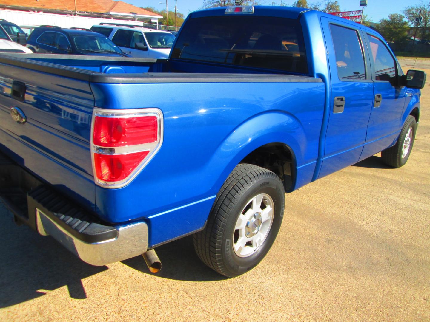 2009 BLUE Ford F-150 (1FTRW12W09F) with an 4.6L V8 OHC FFV engine, 4-Speed Automatic transmission, located at 1815 NE 28th St., Fort Worth, TX, 76106, (817) 625-6251, 32.795582, -97.333069 - Photo#4